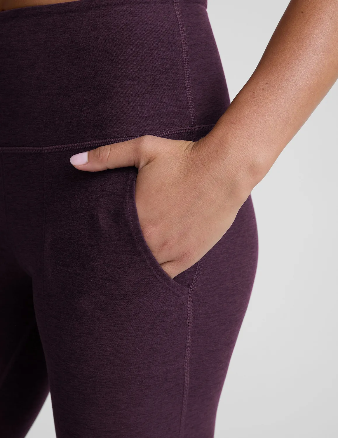 Beyond Yoga Spacedye High Waisted Practice Pocket Bootcut 31" lila