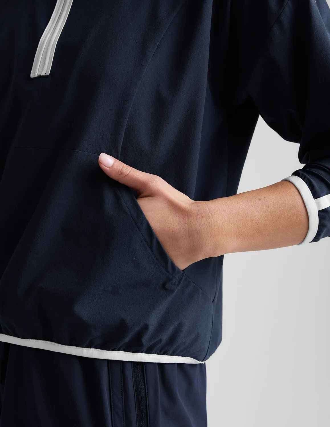 Beyond Yoga Stretch Woven Course Contrast pullover marinblå/vit