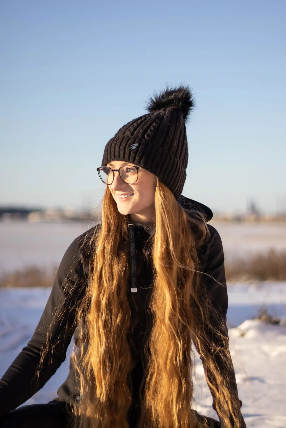 ZacZess Oulu Beanie mössa svart teddyfodrad pompom