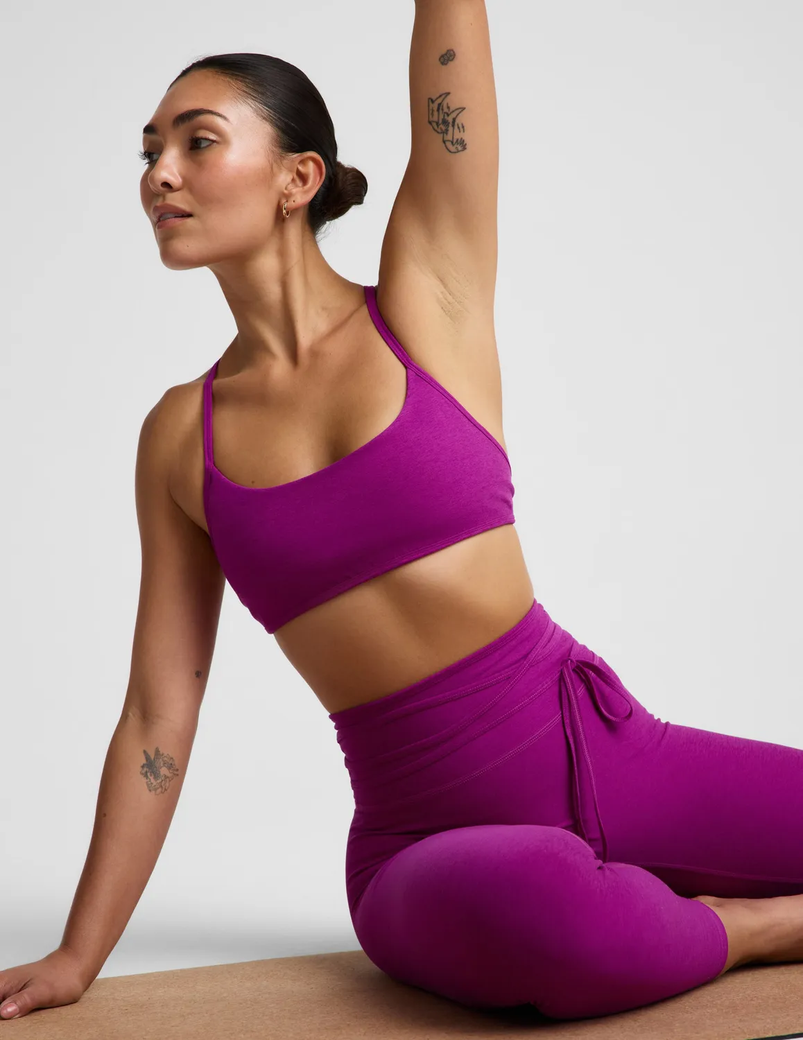 Beyond Yoga Spacedye Minimal Bra sport-bh Berry Bliss Heather lätt stöd