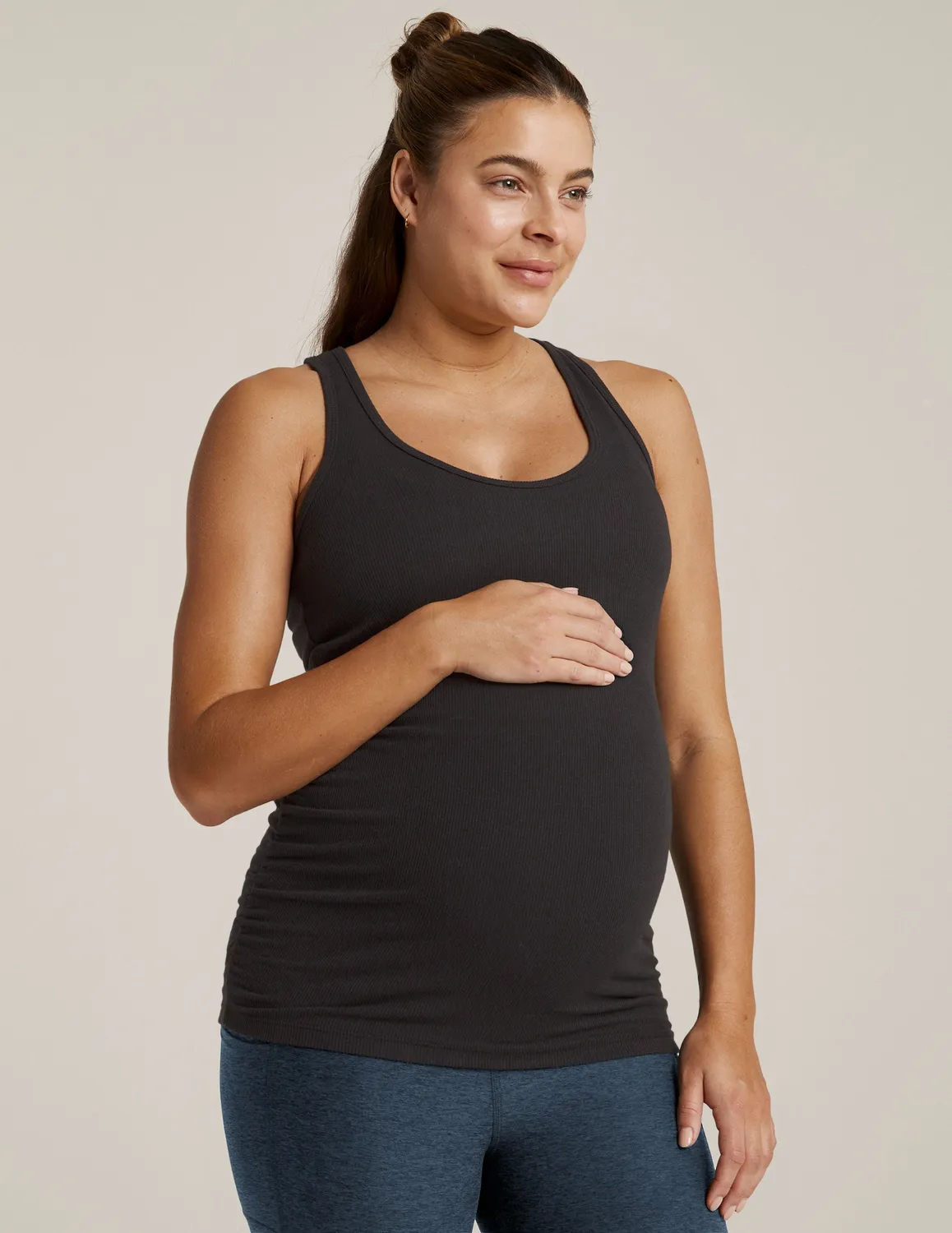 Beyond Yoga In A Cinch Low V gravidlinne svart ribbat