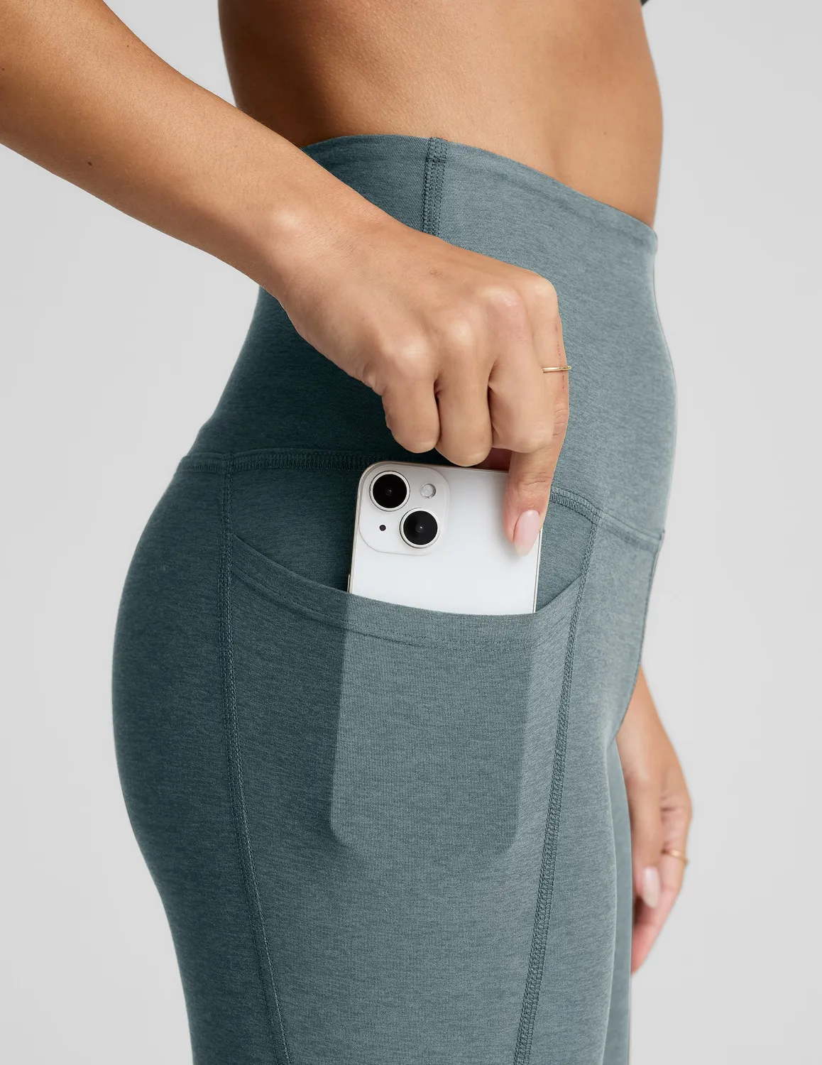Beyond Yoga Spacedye Out Of Pocket High Waisted Midi leggings stormgrå med fickor