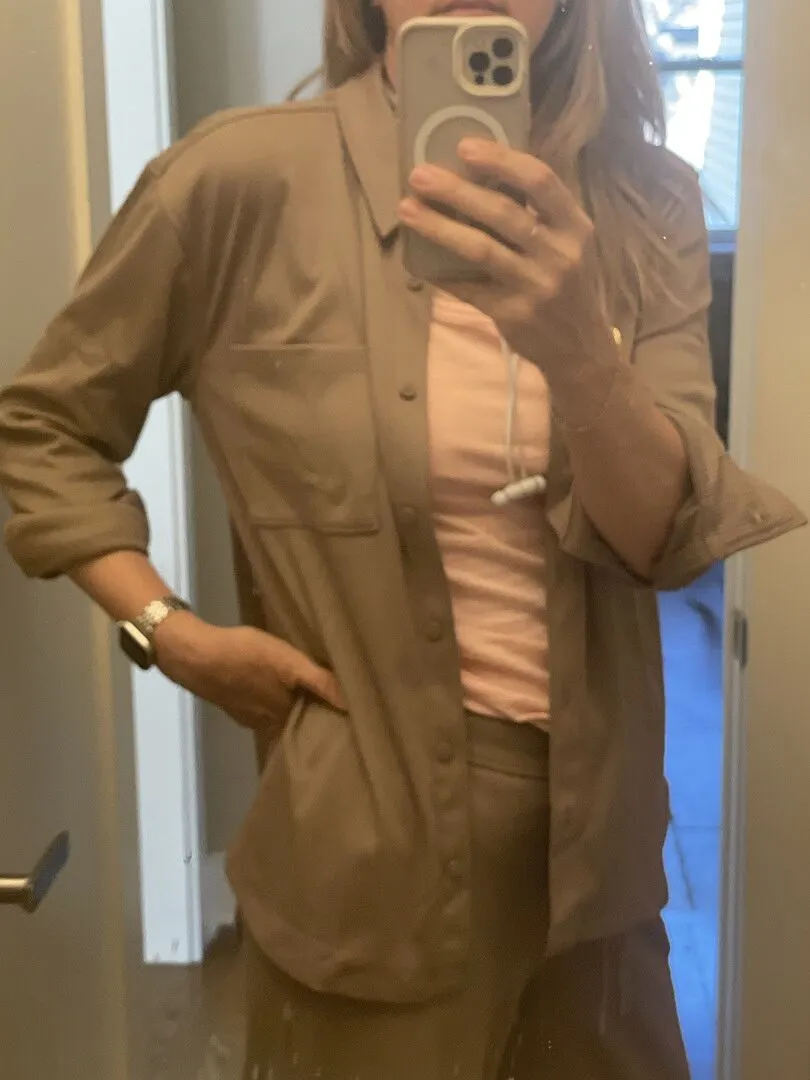 Beyond Yoga Breathe Easy Comfort Cord Button Up skjorta Cappuccino brun
