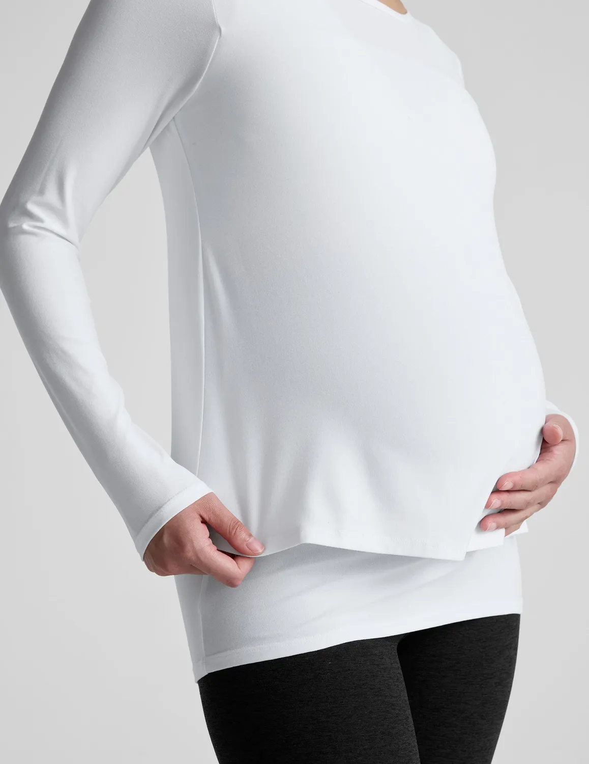 Beyond Yoga Featherweight Under Wraps Nursing Overlap Tee amningstopp vit mjuk