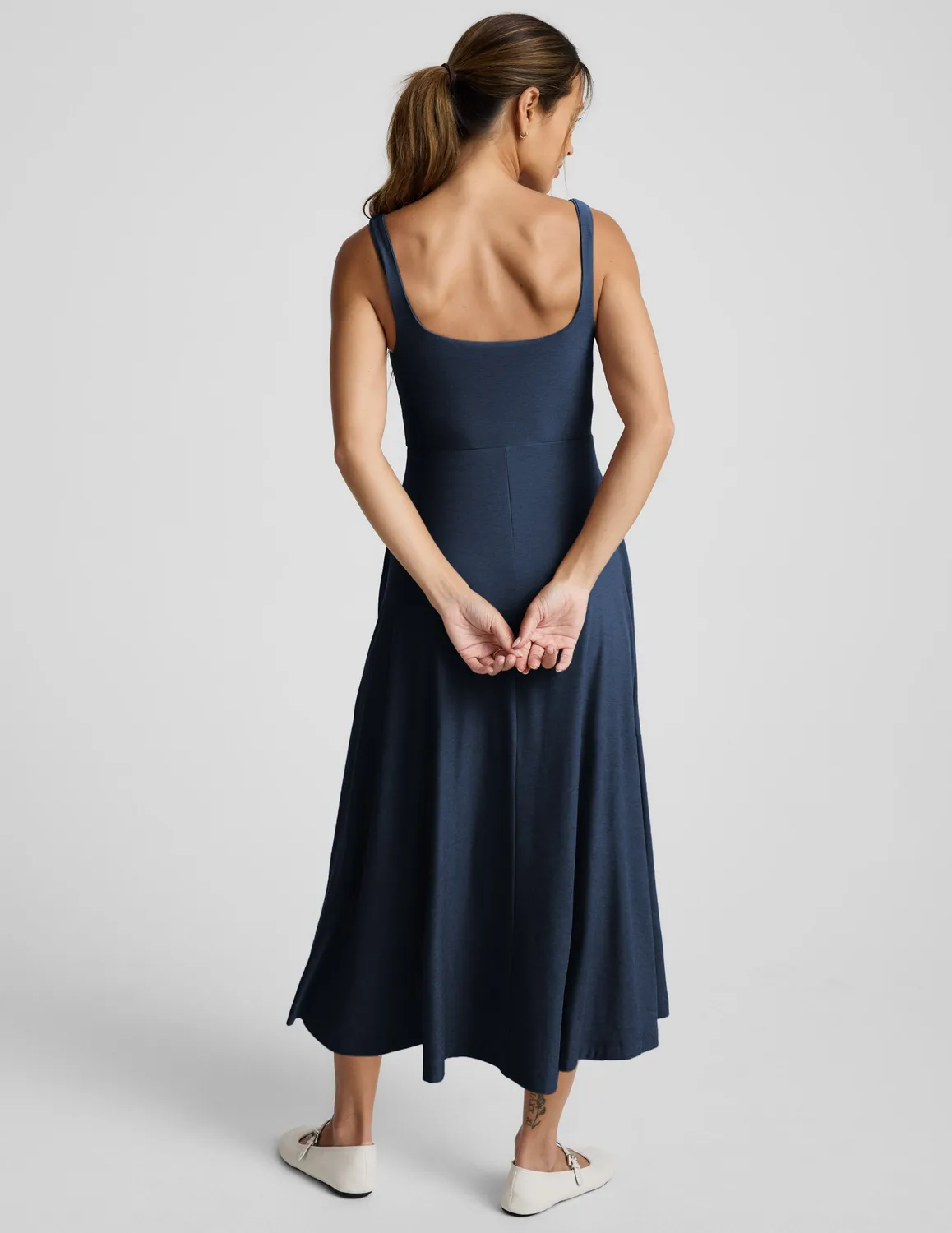 Beyond Yoga Featherweight At The Ready Square Neck klänning Nocturnal Navy luftig