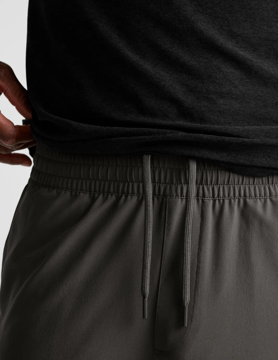 Beyond Yoga Pivotal 2.0 Men's Short 7" träningsshorts Graphite melerad