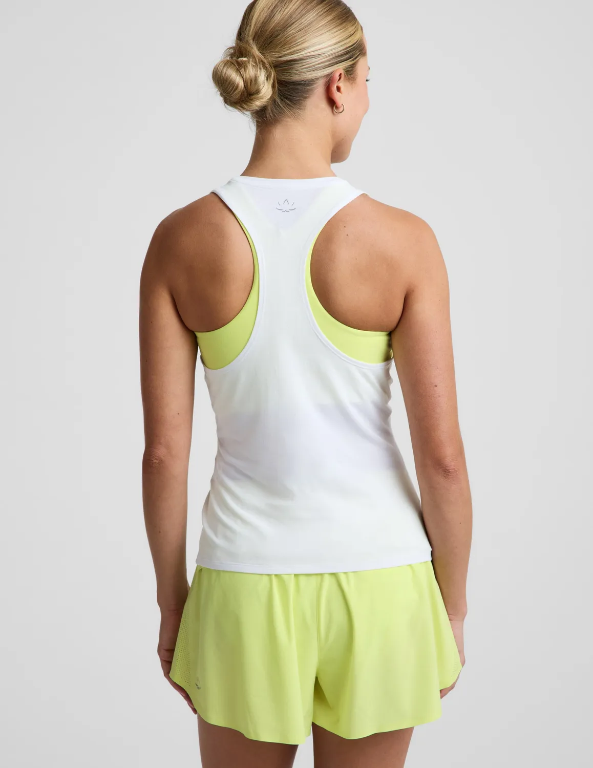 Beyond Yoga Breezeweight Active Racerback Tank träningslinne White lätt