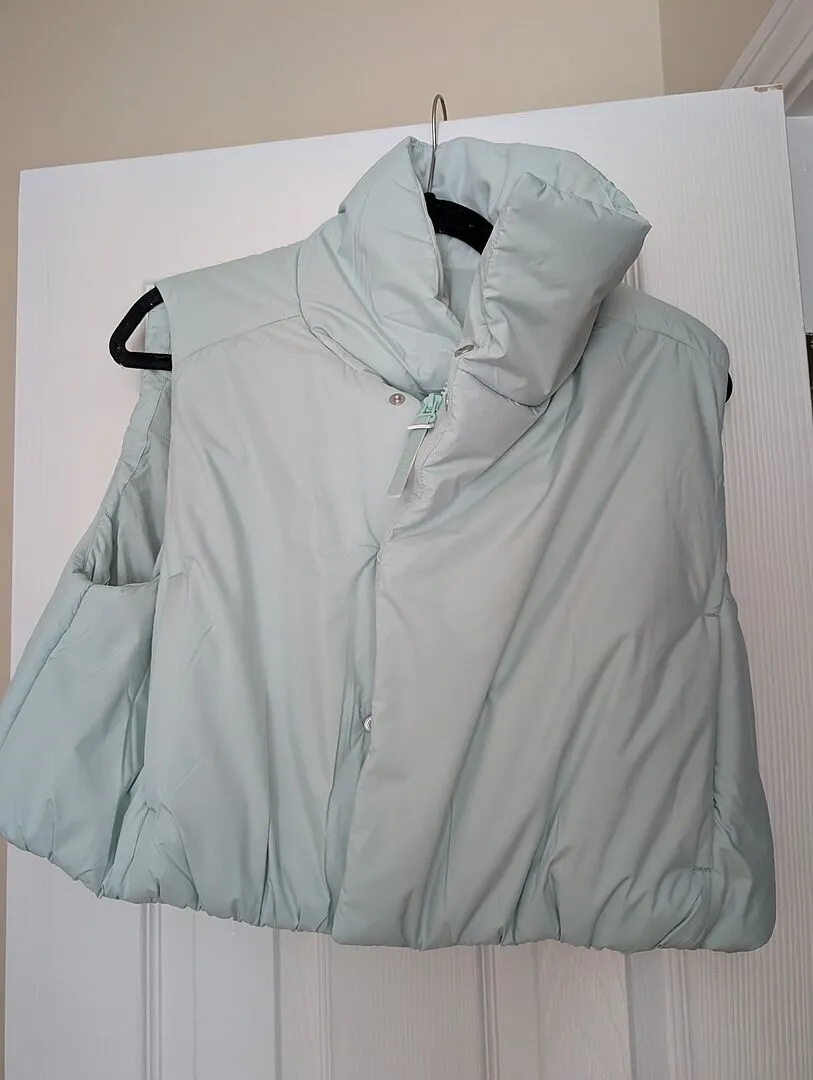 Beyond Yoga Warm Up Puffer Vest väst Mist Spray vattenavvisande