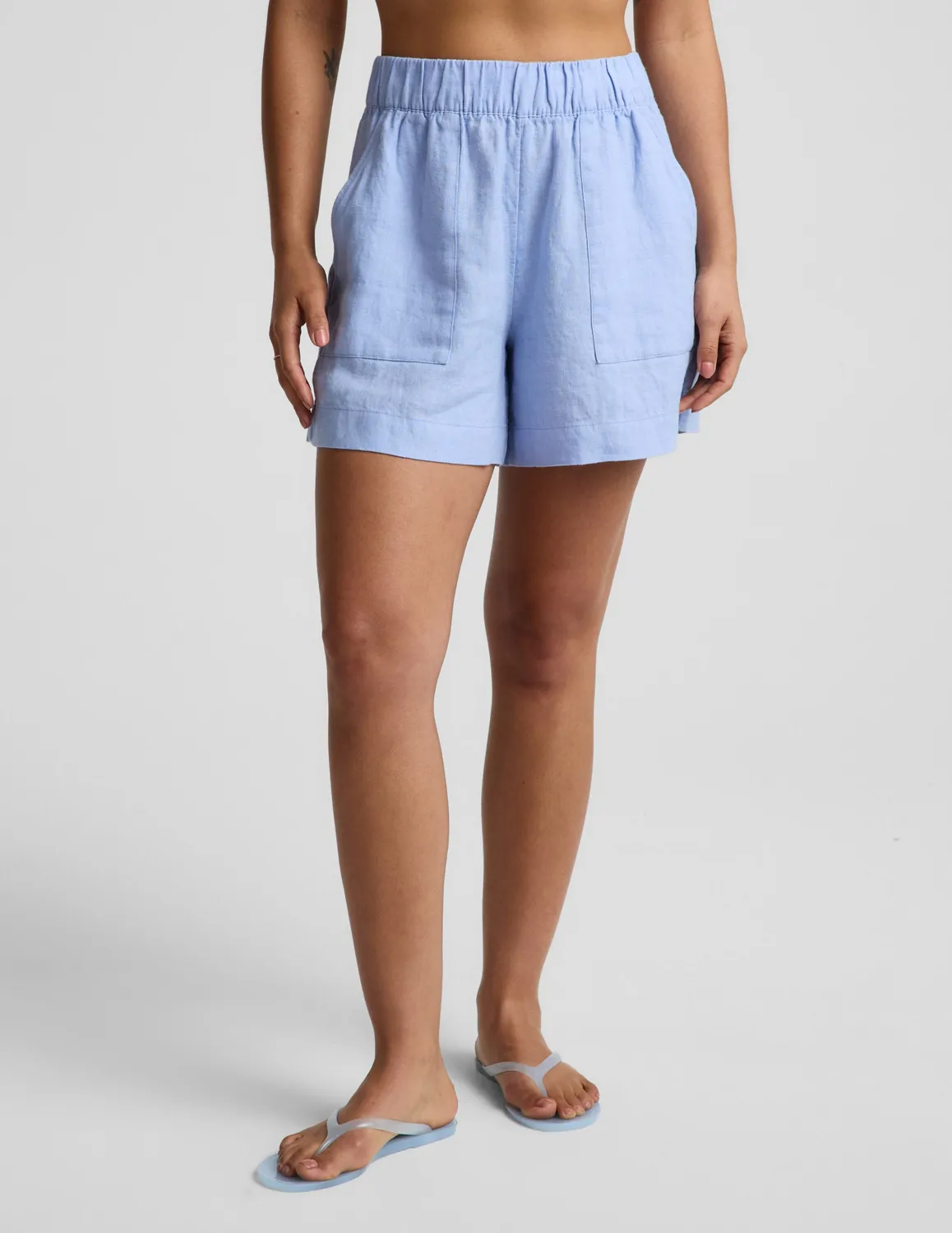 Beyond Yoga SoftWash Linen Easy Short shorts Pastel Periwinkle ljusblå