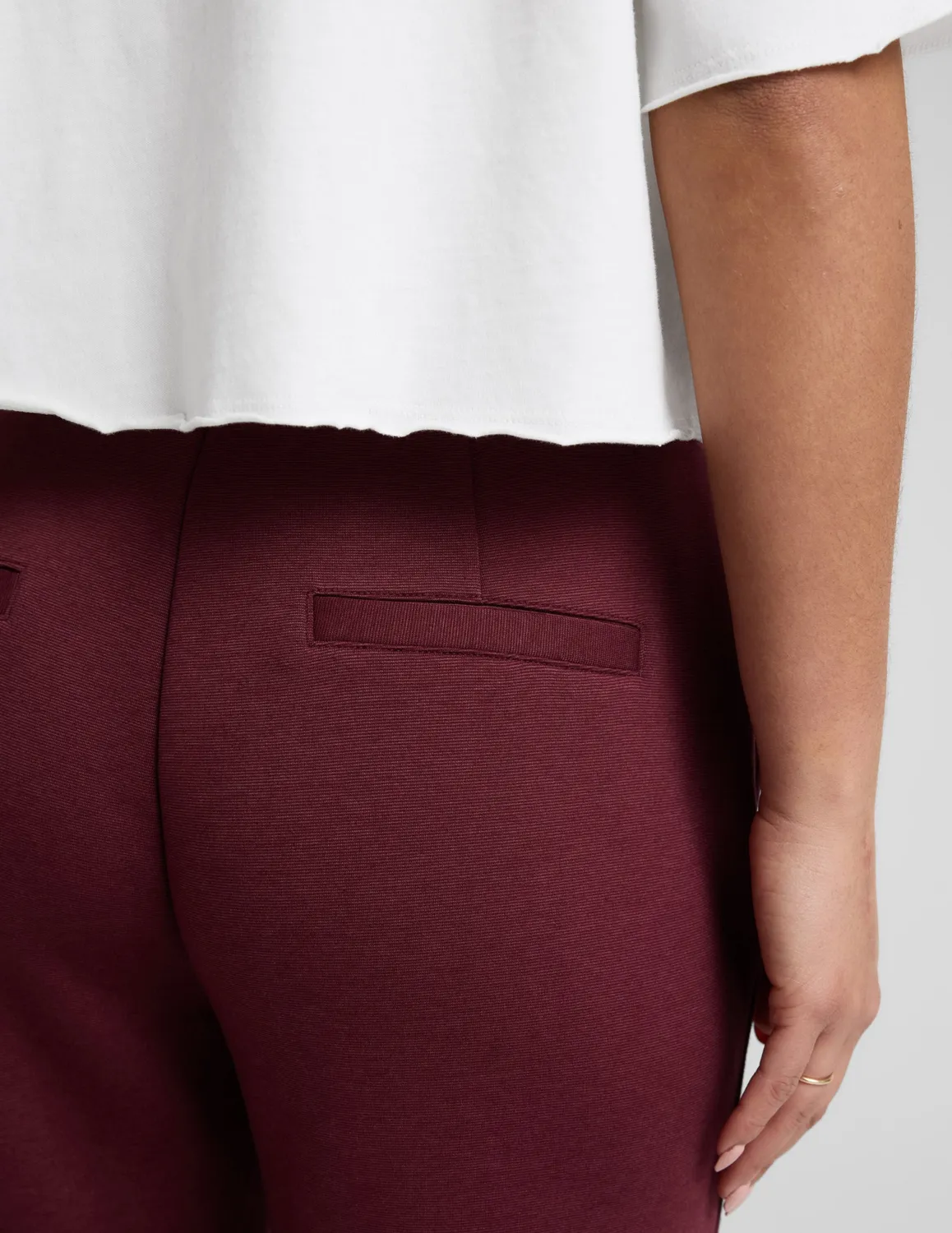 Beyond Yoga SoftSpring Tapered Byxor Moody Burgundy ankellånga