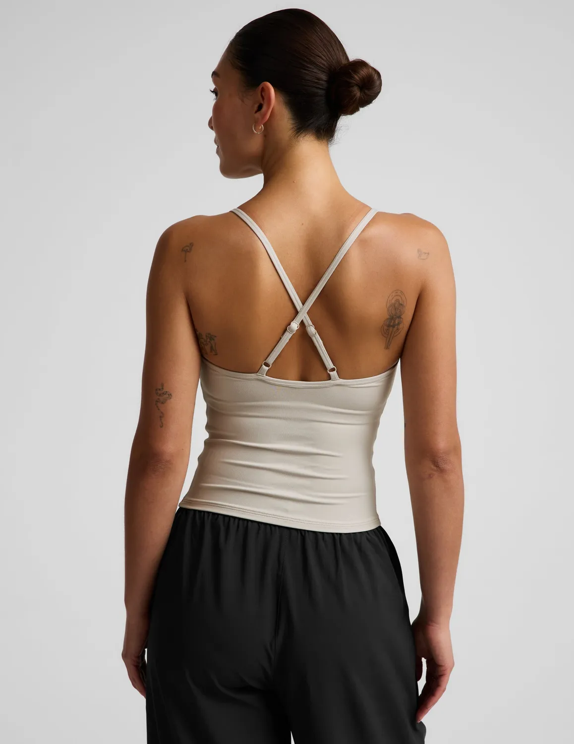Beyond Yoga Cowl Neck Tank träningslinne Oat med bh
