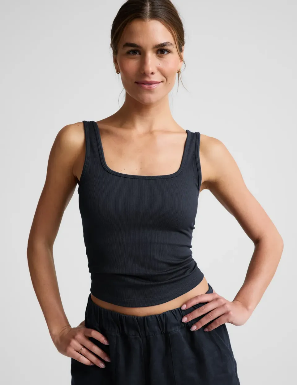 Beyond Yoga Keep It Cool Midlength Tank linne Nocturnal Navy UPF50