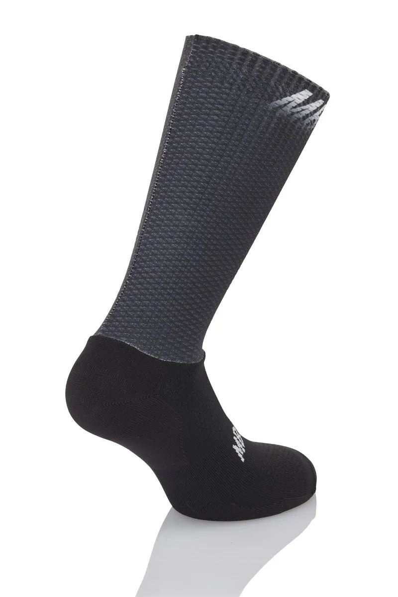 MB Wear Aero Dry Black cykelstrumpor Q-Skin