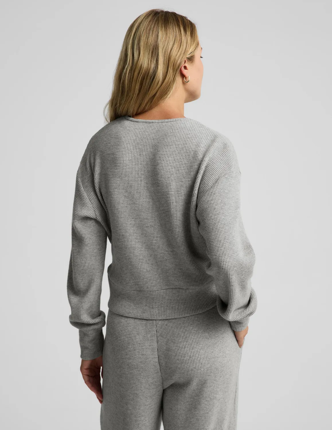 Beyond Yoga Rest Day Waffle omlottpullover grå våffelstickad
