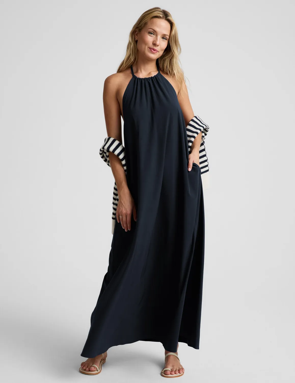 Beyond Yoga Go With The Flow halter maxiklänning Nocturnal Navy stretch