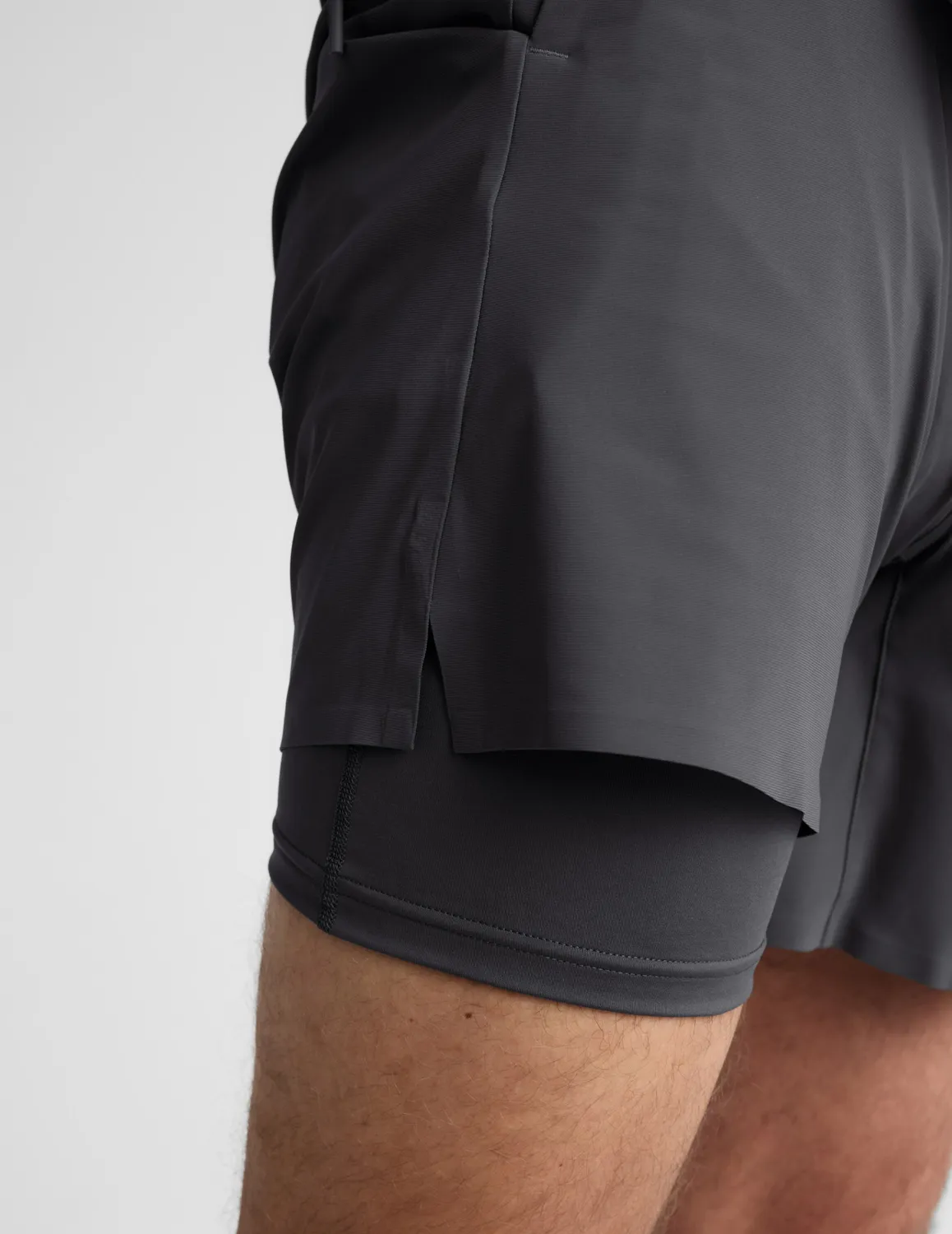 Beyond Yoga WarpLite Range Lined Short 6" shorts grå innernät