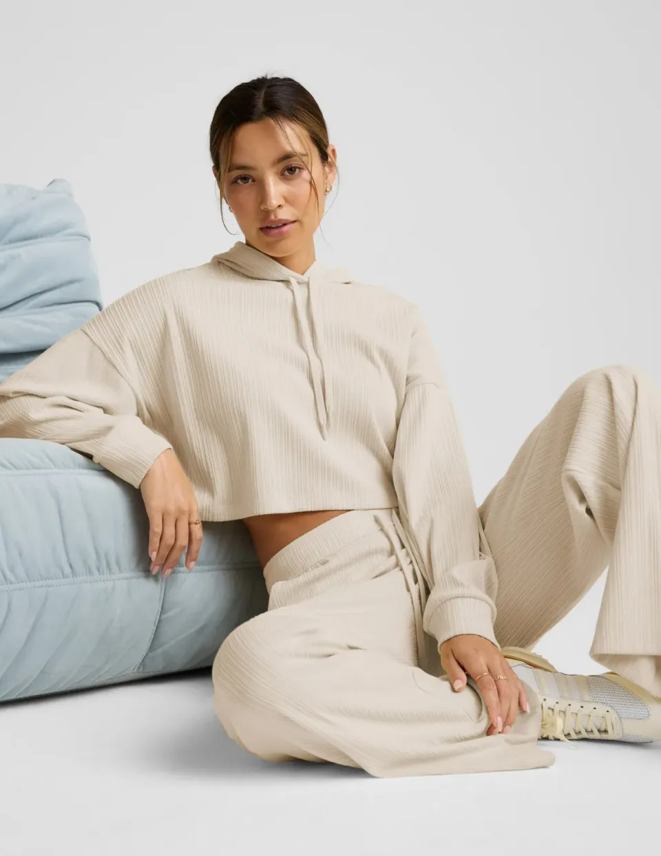 Beyond Yoga Breathe Easy Ribbed Cropped Hoodie Ivory fickor