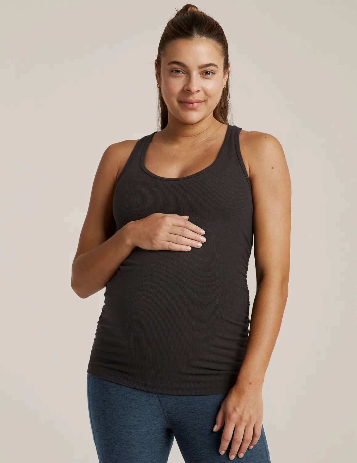 Beyond Yoga In A Cinch Low V gravidlinne svart ribbat