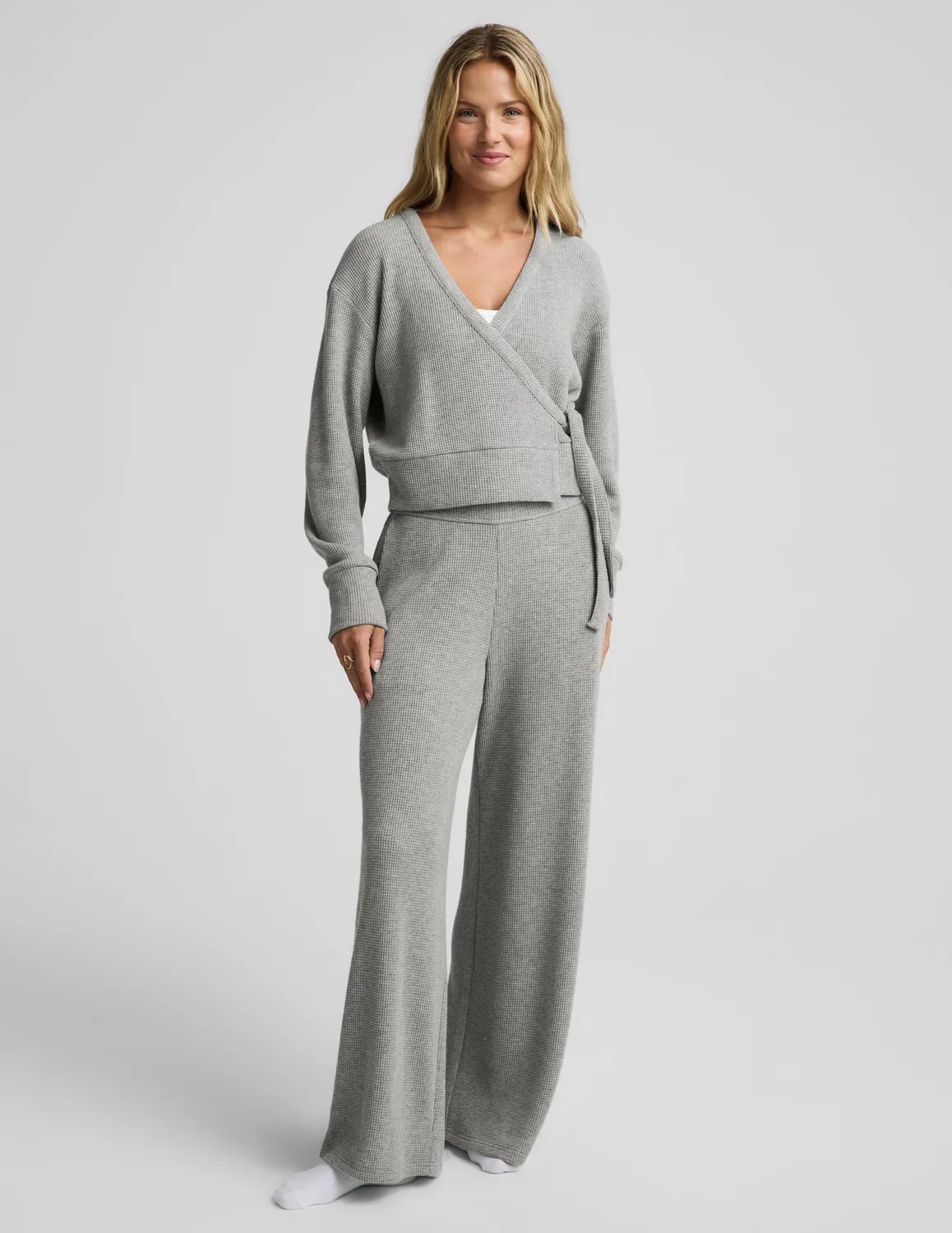 Beyond Yoga Rest Day Waffle omlottpullover grå våffelstickad