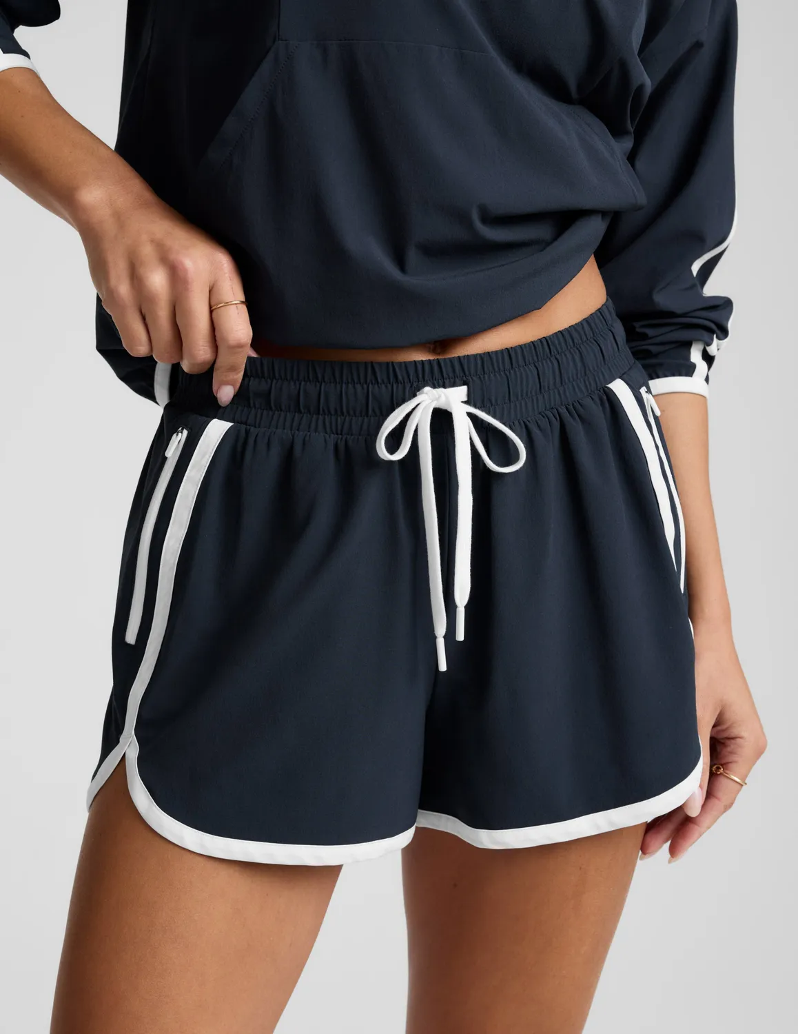 Beyond Yoga Stretch Woven The Course 2.5" Shorts Nocturnal Navy