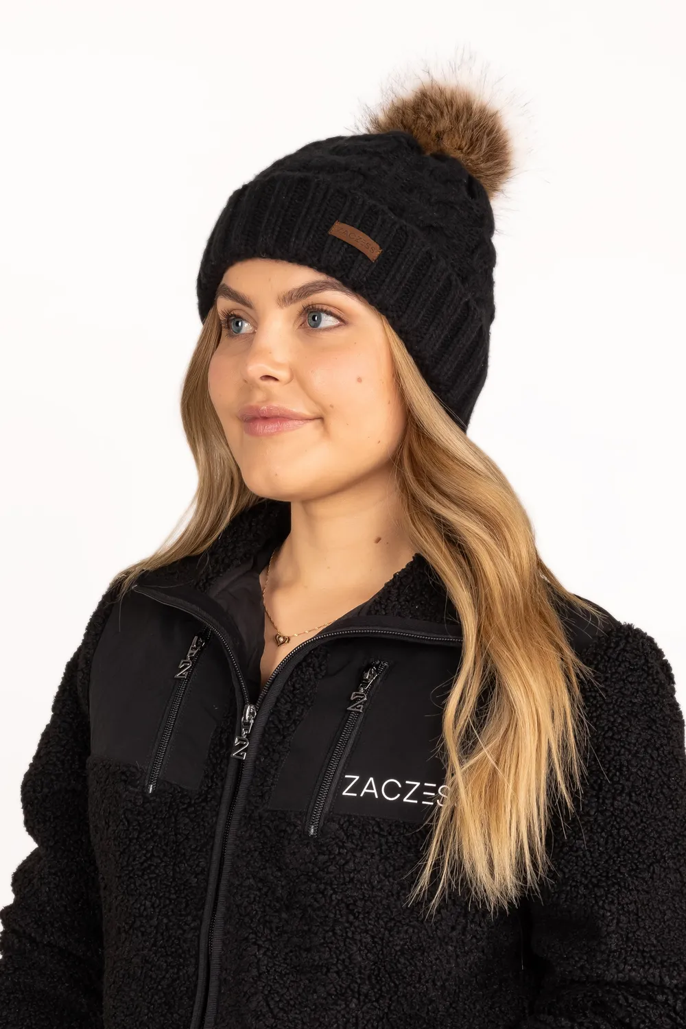 ZacZess Oulu Beanie mössa svart teddyfodrad pompom