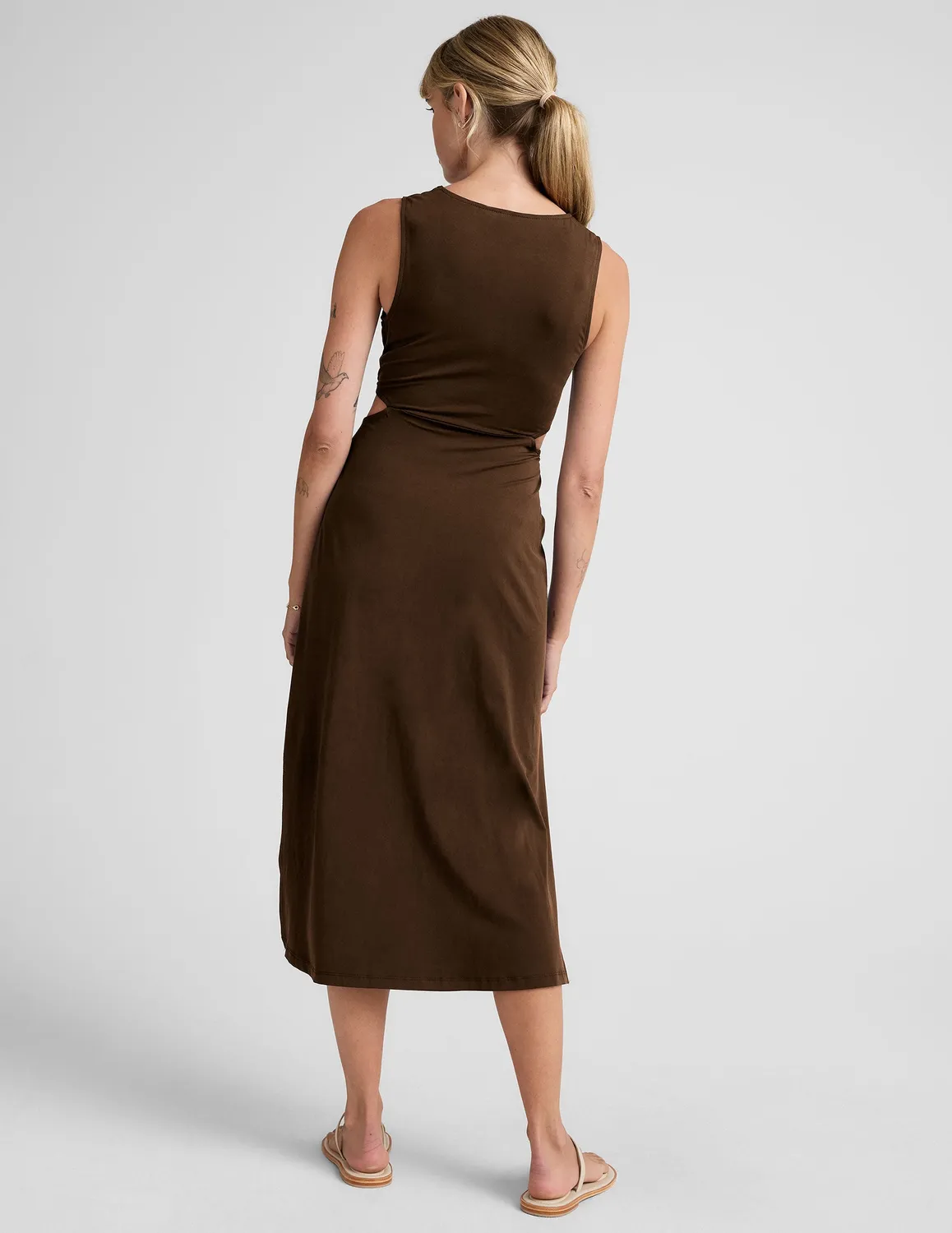 Beyond Yoga Around The World Front Twist klänning Espresso