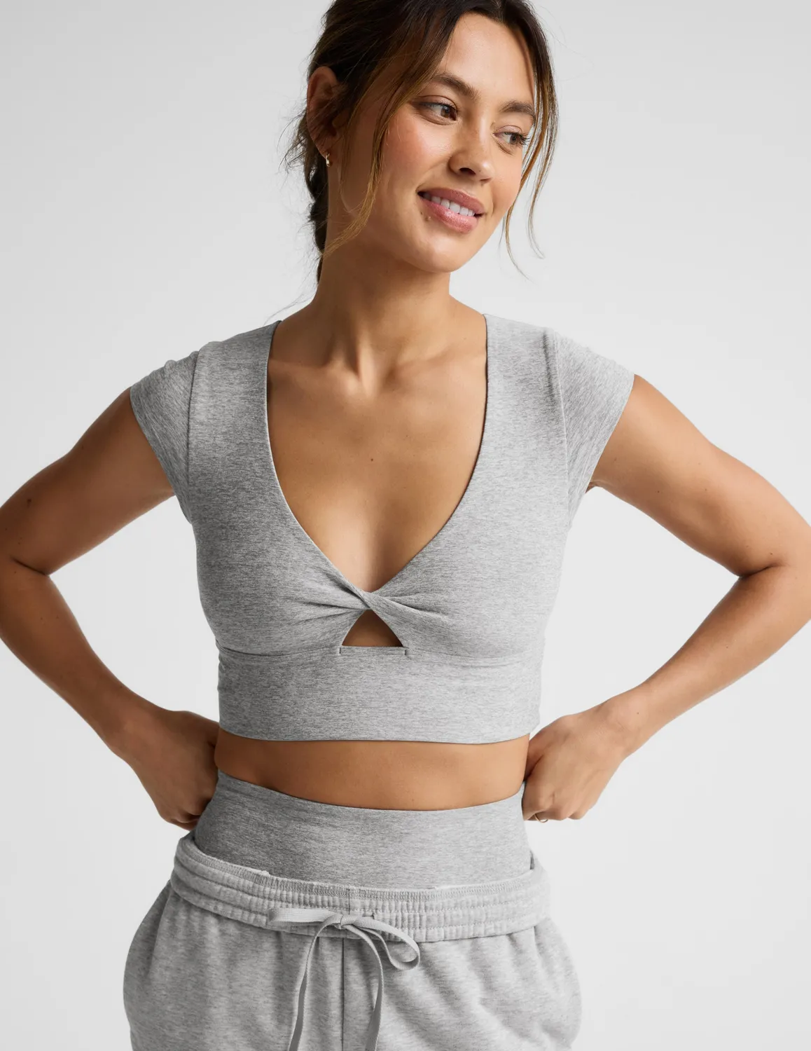 Beyond Yoga Spacedye Get It Twisted Cropped Tee träningstopp Silver Mist mjuk