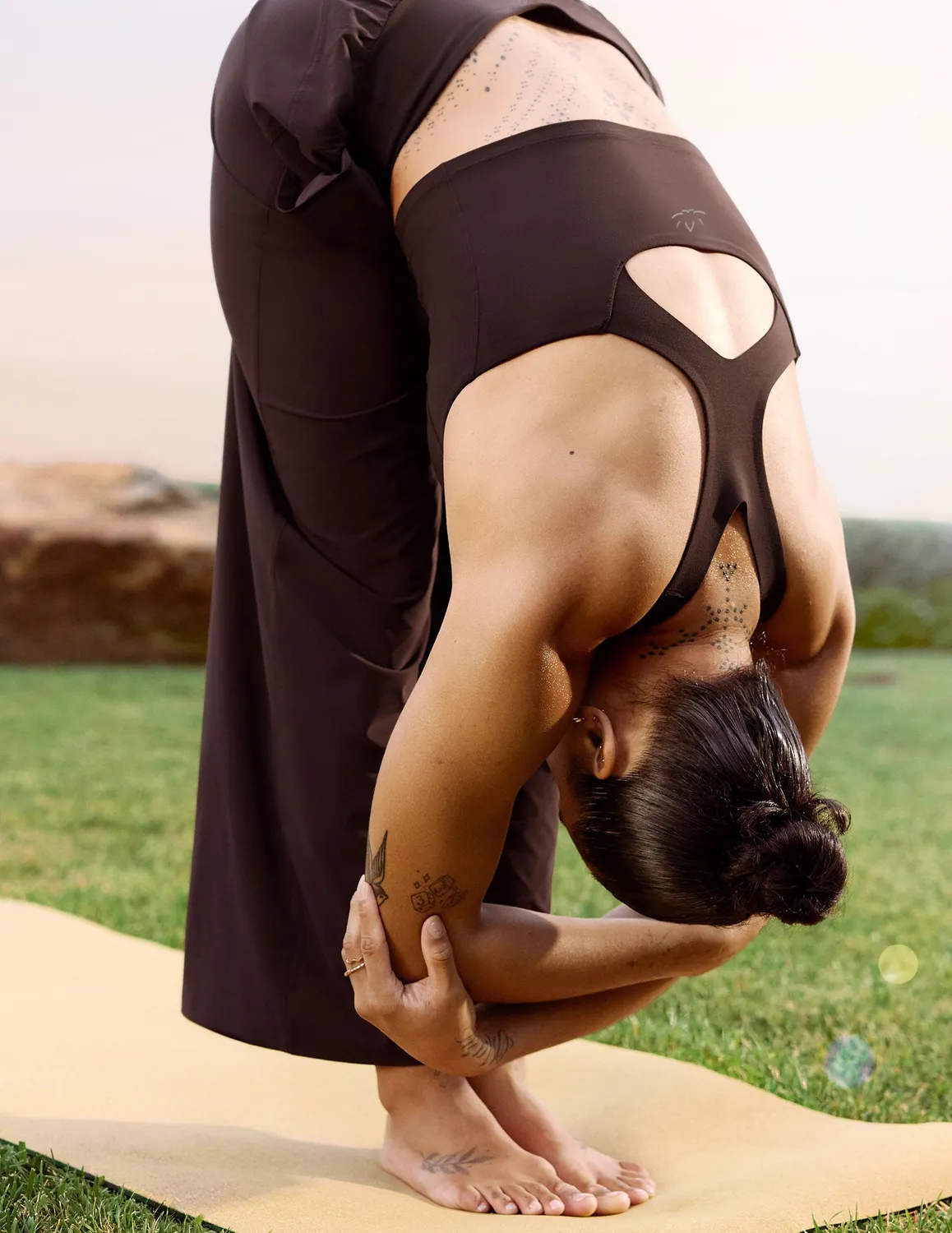 Beyond Yoga Glowzone Medium Impact Cropped Tank träningstopp Cocoa Plum