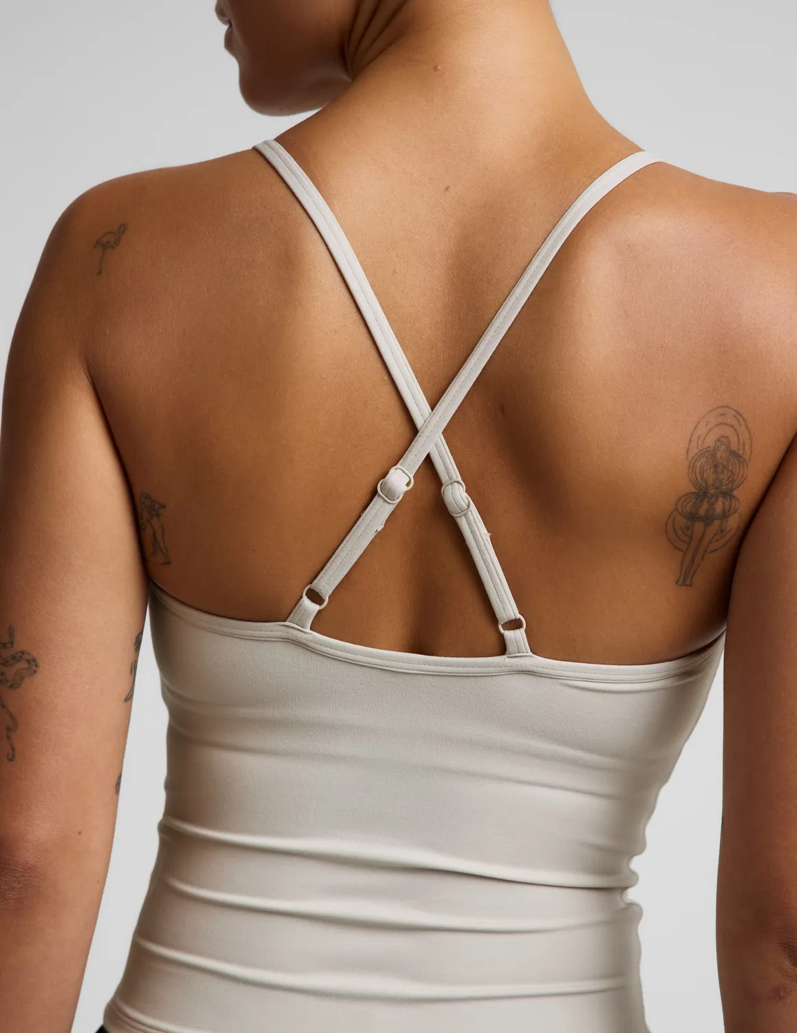 Beyond Yoga Cowl Neck Tank träningslinne Oat med bh