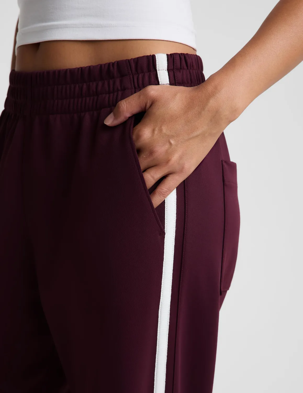 Beyond Yoga That Tracks träningsbyxor 29" Cabernet med fickor