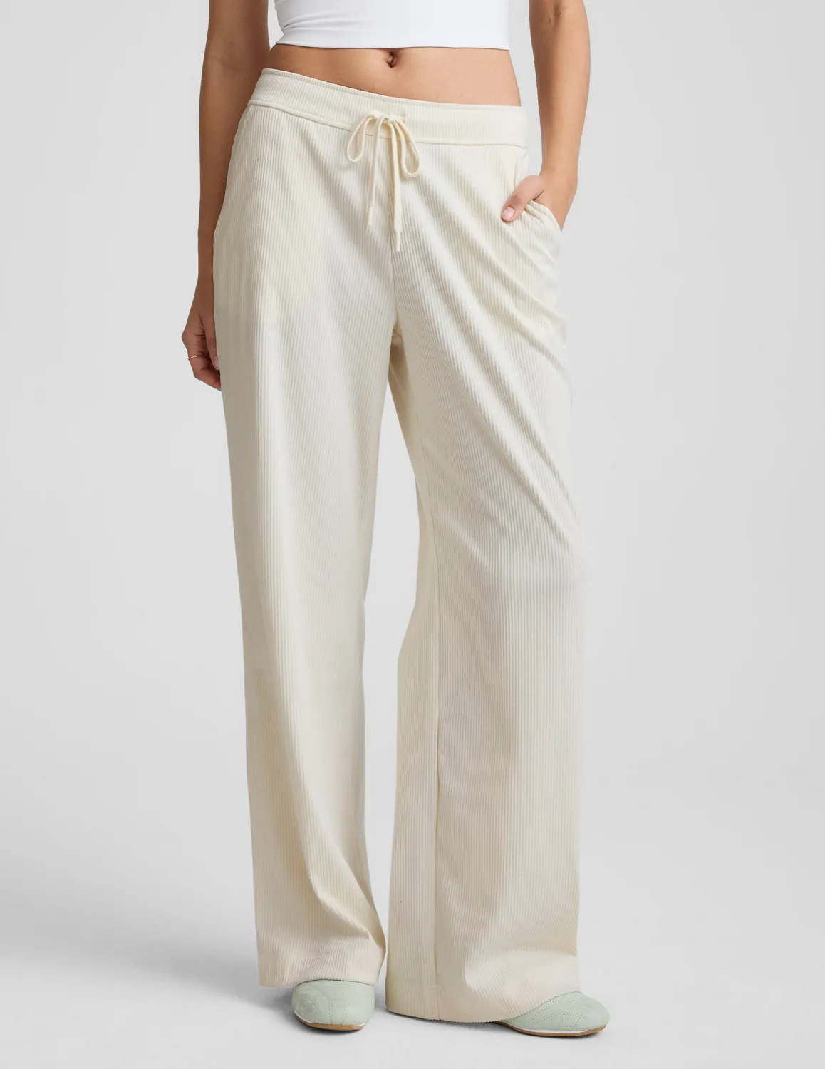 Beyond Yoga Breathe Easy Comfort Cord Pant byxor Dove manchester