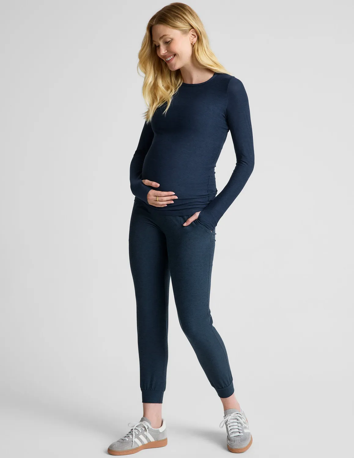Beyond Yoga Featherweight Count On Me Maternity Crew tröja mörkblå långärmad
