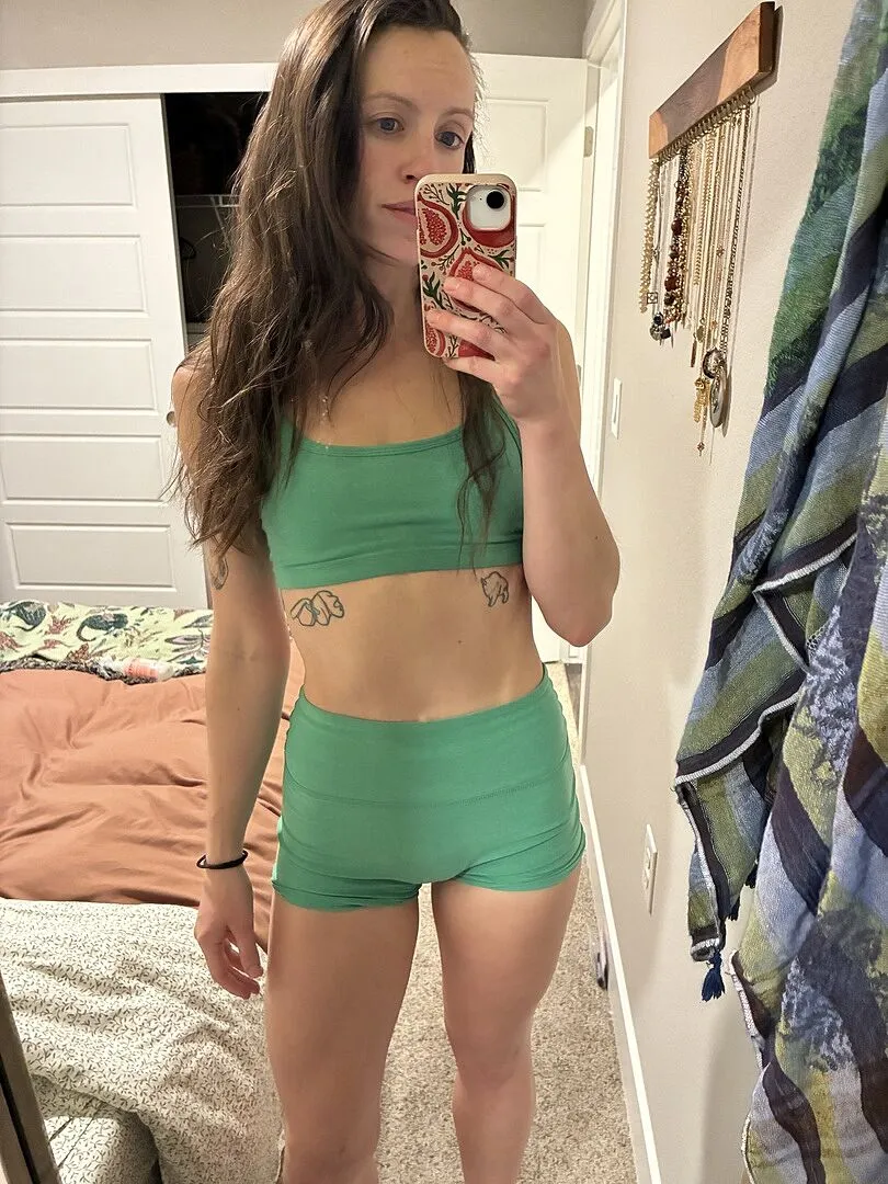 Beyond Yoga Spacedye Keep Pace 3” No Front Seam Shorts Bright Emerald Heather