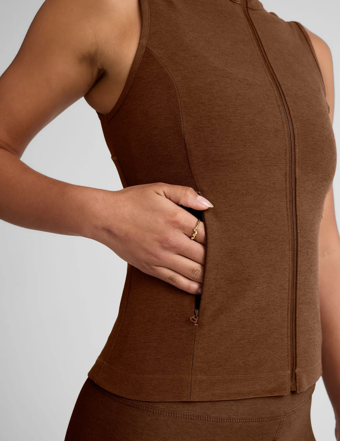 Beyond Yoga Venice Zip-Front Vest träningsväst bold mocha heather