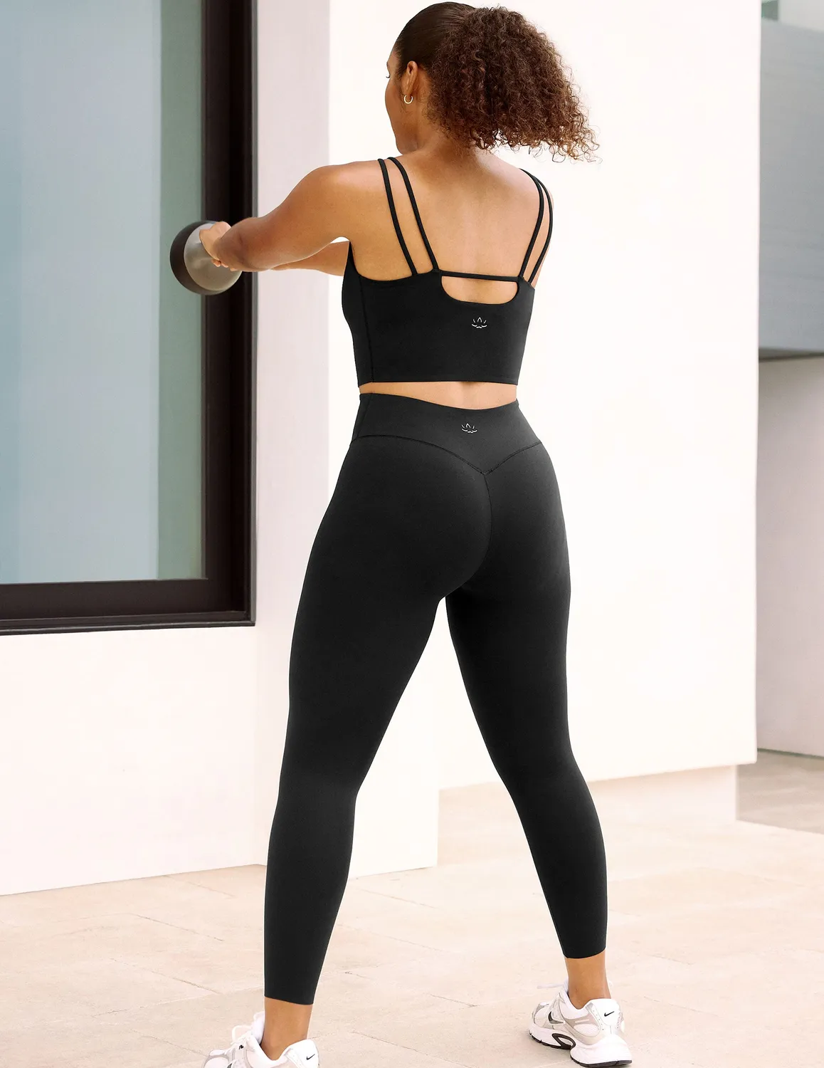 Beyond Yoga glowzone Strappy Cropped Tank träningslinne Pitch Black